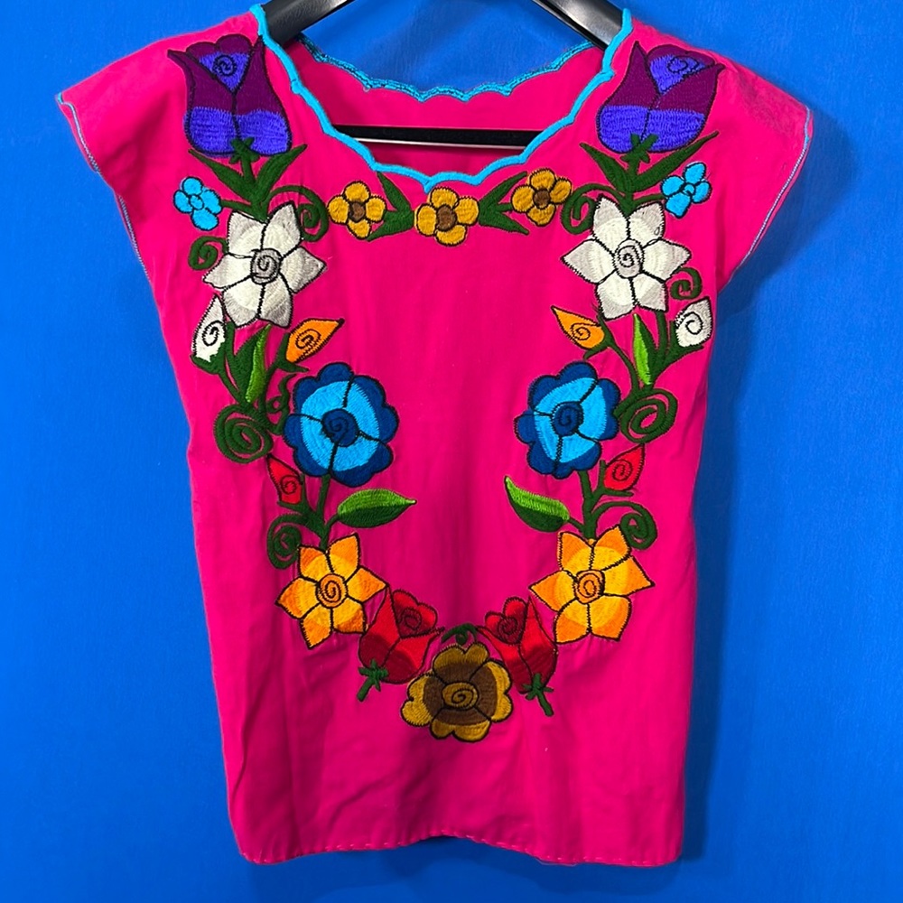 Beautiful Mexican Hand-Embroidered Blouse - Size Small